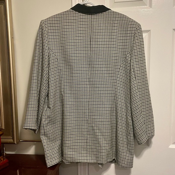 Bagatelle Collared Pocket Two Button Blazer Jacket - Picture 6 of 13